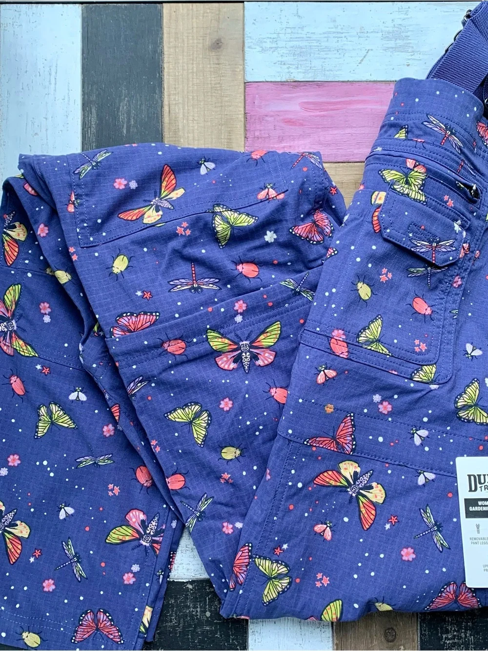NWT Duluth Medium Heirloom Garden Convertible Bib Overalls Indigo Backyard Bugs - Picture 4 of 8